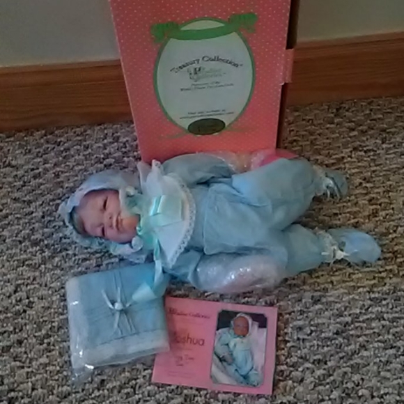 New in box Paradise Galleries Doll - Picture 2 of 8